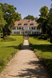 Dietrich-Bonhoeffer-Hotel - Evangelische Bildungsstätte auf Schwanenwerder für: Hospes - Hotelbetriebsgesellschaft der Evangelischen Kirche GmbH Dietrich-Bonhoeffer-Hotel Marketing und Kommunikation, Frau Jüngerkes Ziegelstraße 30; 10117 BERLIN Tel.: +49 +30 284 67 151 / Fax: +49 +30 284 67 145 WEB: www.dietrich-bonhoeffer-hotel.de