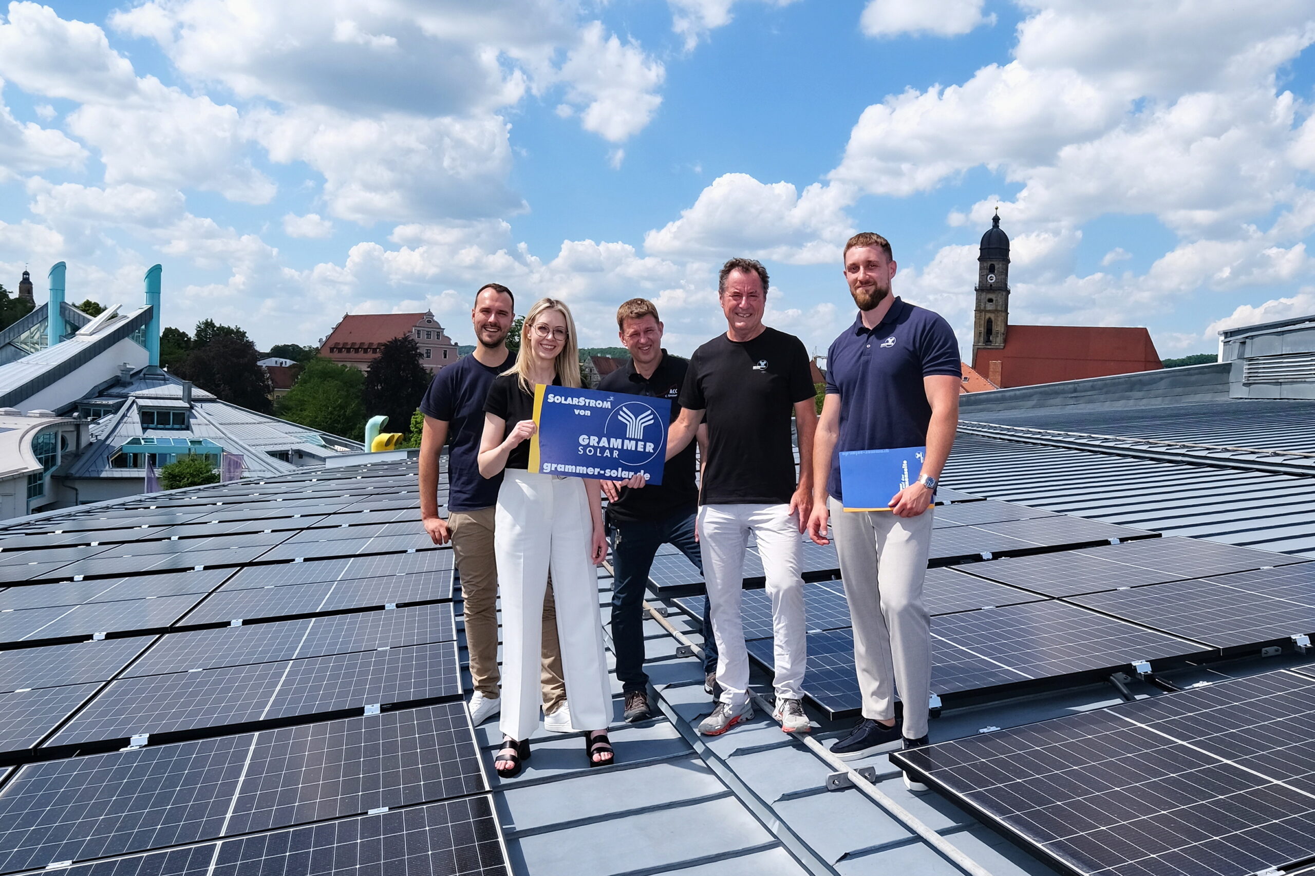 Photovoltaikanlage Amberger Congress Centrum – Übergabe der Solaranlage auf dem Dach des ACC